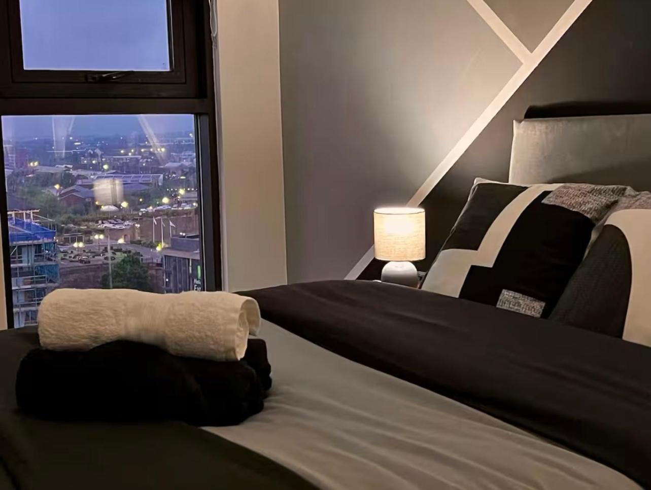 Penthouse Gem, Central, Scenic Views, Stylish, Modern, City Centre 2Br Шефилд Экстерьер фото