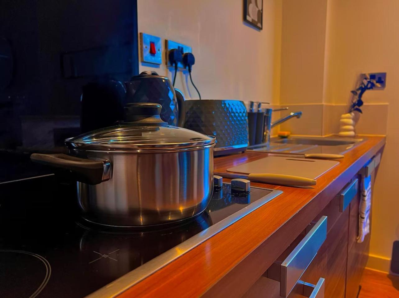 Penthouse Gem, Central, Scenic Views, Stylish, Modern, City Centre 2Br Шефилд Экстерьер фото